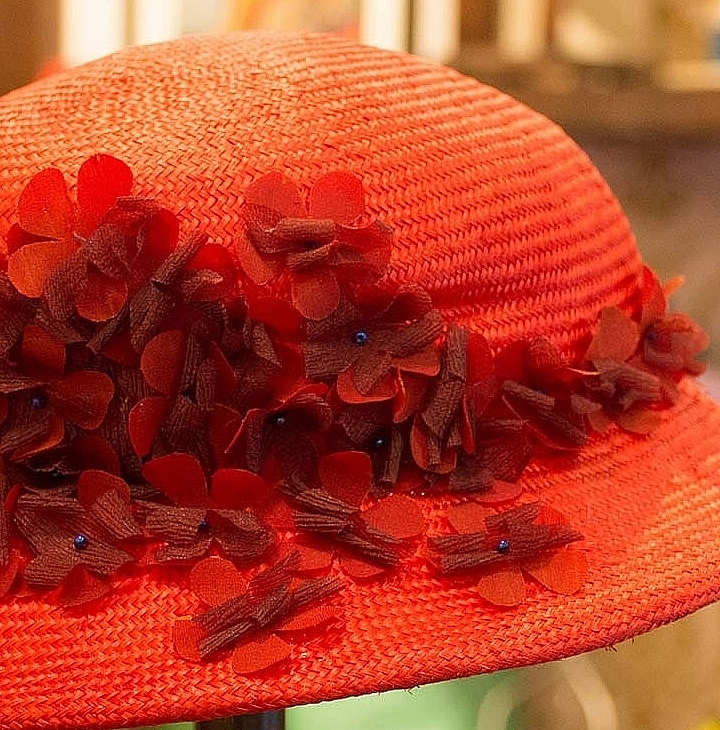 HutUp-Damenhut-mit-bestickten-Seidenblüten