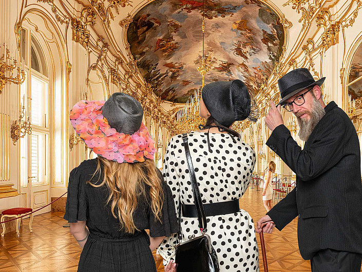 Exravagante Hüte im Schloss Sanssoucie