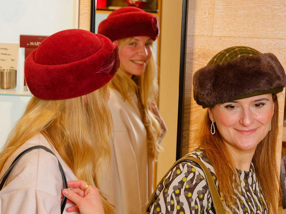 Kunstpelzmütze ro und braun